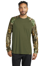 Russell Outdoorsƒ?› Realtree?? Colorblock Performance Long Sleeve Tee RU151LS