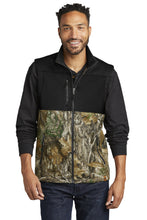 Russell Outdoors? Realtree? Atlas Colorblock Soft Shell Vest RU604